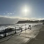 Pearl & Spice Hideaways - 2 Two Bedroom Nearby - Part Of The The Bay Filey Village With Pool, Gym And Direct Access, Pub, Restaurant, Tennis And Meadows Walks Holiday home