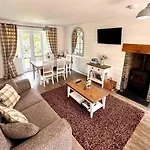 Holiday home Pearl & Spice Hideaways - 2 Two Bedroom Nearby - Part Of The The Bay Filey Village With Pool, Gym And Direct Access, Pub, Restaurant, Tennis And Meadows Walks *