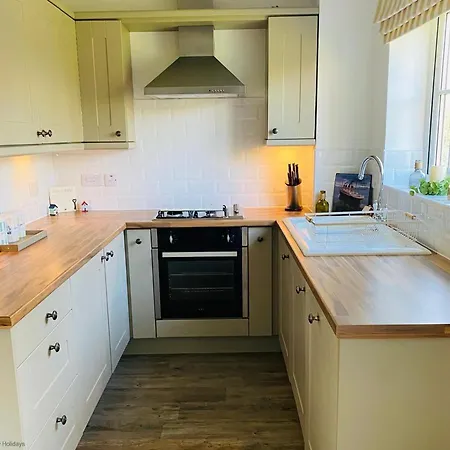 Ferienhaus Pearl & Spice Hideaways - 2 Two Bedroom Cottages Nearby - Part Of The The Bay Filey Holiday Village With Pool, Gym And Direct Beach Access, Pub, Restaurant, Tennis And Meadows Walks Reighton