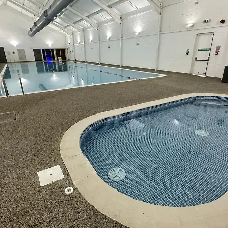 Pearl & Spice Hideaways - 2 Two Bedroom Nearby - Part Of The The Bay Filey Village With Pool, Gym And Direct Access, Pub, Restaurant, Tennis And Meadows Walks * Reighton