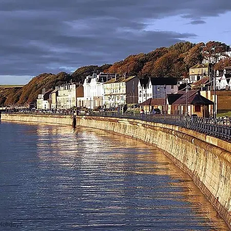 Pearl & Spice Hideaways - 2 Two Bedroom Nearby - Part Of The The Bay Filey Village With Pool, Gym And Direct Access, Pub, Restaurant, Tennis And Meadows Walks בית נופש Reighton