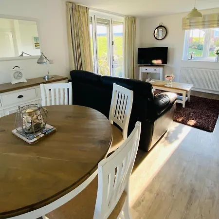 Pearl & Spice Hideaways - 2 Two Bedroom Cottages Nearby - Part Of The The Bay Filey Holiday Village With Pool, Gym And Direct Beach Access, Pub, Restaurant, Tennis And Meadows Walks Ferienhaus *