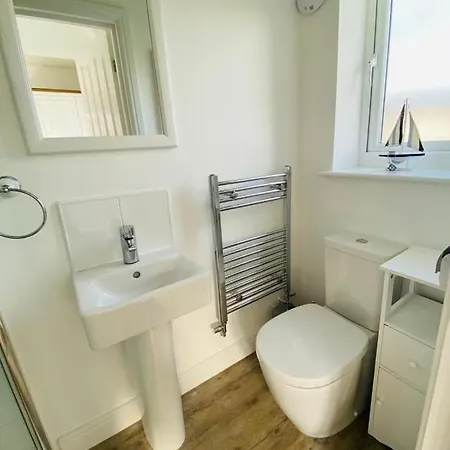 Pearl & Spice Hideaways - 2 Two Bedroom Cottages Nearby - Part Of The The Bay Filey Holiday Village With Pool, Gym And Direct Beach Access, Pub, Restaurant, Tennis And Meadows Walks Ferienhaus