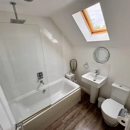 Ferienhaus Pearl & Spice Hideaways - 2 Two Bedroom Cottages Nearby - Part Of The The Bay Filey Holiday Village With Pool, Gym And Direct Beach Access, Pub, Restaurant, Tennis And Meadows Walks