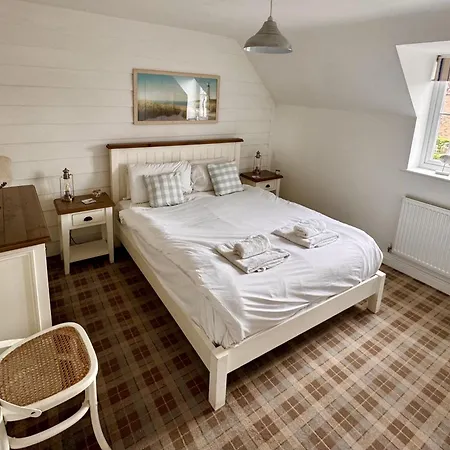 Pearl & Spice Hideaways - 2 Two Bedroom Cottages Nearby - Part Of The The Bay Filey Holiday Village With Pool, Gym And Direct Beach Access, Pub, Restaurant, Tennis And Meadows Walks Ferienhaus Reighton