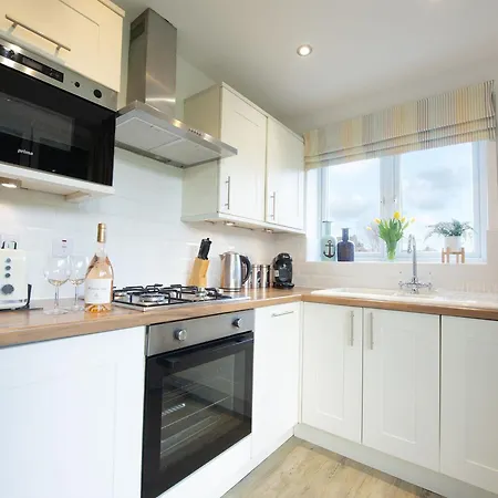 Ferienhaus Pearl & Spice Hideaways - 2 Two Bedroom Cottages Nearby - Part Of The The Bay Filey Holiday Village With Pool, Gym And Direct Beach Access, Pub, Restaurant, Tennis And Meadows Walks Reighton