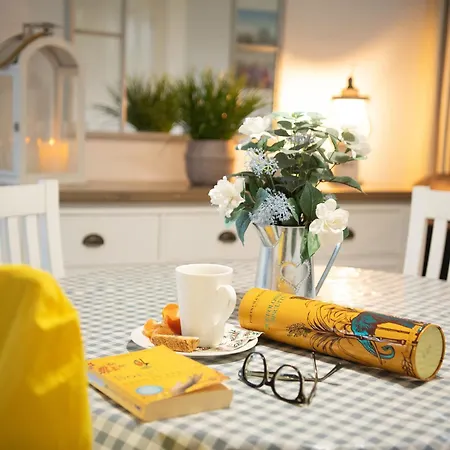 Ferienhaus Pearl & Spice Hideaways - 2 Two Bedroom Cottages Nearby - Part Of The The Bay Filey Holiday Village With Pool, Gym And Direct Beach Access, Pub, Restaurant, Tennis And Meadows Walks