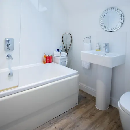 Pearl & Spice Hideaways - 2 Two Bedroom Cottages Nearby - Part Of The The Bay Filey Holiday Village With Pool, Gym And Direct Beach Access, Pub, Restaurant, Tennis And Meadows Walks Ferienhaus Reighton