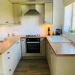 Tatil Evi Pearl & Spice Hideaways - 2 Two Bedroom Nearby - Part Of The The Bay Filey Village With Pool, Gym And Direct Access, Pub, Restaurant, Tennis And Meadows Walks Reighton