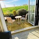 Pearl & Spice Hideaways - 2 Two Bedroom Nearby - Part Of The The Bay Filey Village With Pool, Gym And Direct Access, Pub, Restaurant, Tennis And Meadows Walks
