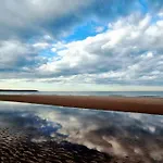 Tatil Evi Pearl & Spice Hideaways - 2 Two Bedroom Nearby - Part Of The The Bay Filey Village With Pool, Gym And Direct Access, Pub, Restaurant, Tennis And Meadows Walks *