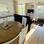 Pearl & Spice Hideaways - 2 Two Bedroom Nearby - Part Of The The Bay Filey Village With Pool, Gym And Direct Access, Pub, Restaurant, Tennis And Meadows Walks Tatil Evi *