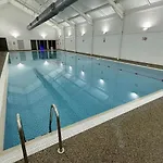 Pearl & Spice Hideaways - 2 Two Bedroom Nearby - Part Of The The Bay Filey Village With Pool, Gym And Direct Access, Pub, Restaurant, Tennis And Meadows Walks Tatil Evi *