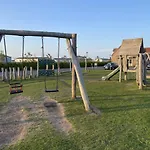 Pearl & Spice Hideaways - 2 Two Bedroom Nearby - Part Of The The Bay Filey Village With Pool, Gym And Direct Access, Pub, Restaurant, Tennis And Meadows Walks Tatil Evi Reighton