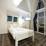 Pearl & Spice Hideaways - 2 Two Bedroom Nearby - Part Of The The Bay Filey Village With Pool, Gym And Direct Access, Pub, Restaurant, Tennis And Meadows Walks * Reighton