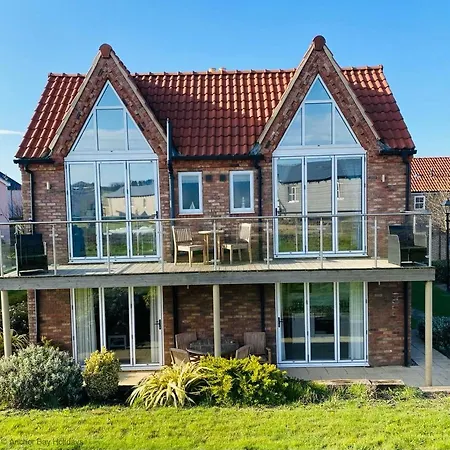 Pearl & Spice Hideaways - 2 Two Bedroom Nearby - Part Of The The Bay Filey Village With Pool, Gym And Direct Access, Pub, Restaurant, Tennis And Meadows Walks * Reighton