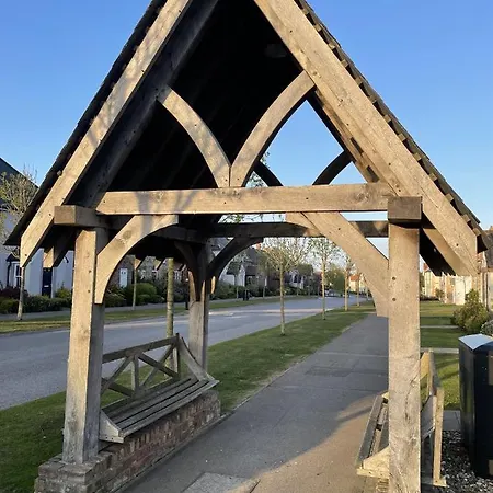 Pearl & Spice Hideaways - 2 Two Bedroom Nearby - Part Of The The Bay Filey Village With Pool, Gym And Direct Access, Pub, Restaurant, Tennis And Meadows Walks Feriehus *