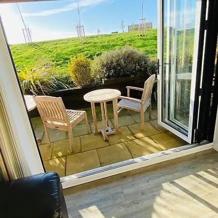 Pearl & Spice Hideaways - 2 Two Bedroom Nearby - Part Of The The Bay Filey Village With Pool, Gym And Direct Access, Pub, Restaurant, Tennis And Meadows Walks