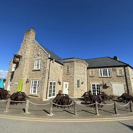 Pearl & Spice Hideaways - 2 Two Bedroom Nearby - Part Of The The Bay Filey Village With Pool, Gym And Direct Access, Pub, Restaurant, Tennis And Meadows Walks