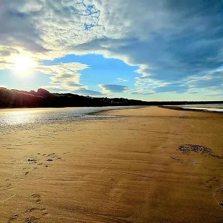 Pearl & Spice Hideaways - 2 Two Bedroom Nearby - Part Of The The Bay Filey Village With Pool, Gym And Direct Access, Pub, Restaurant, Tennis And Meadows Walks Reighton