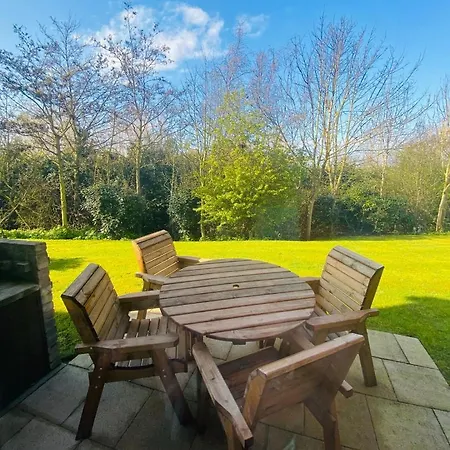 Pearl & Spice Hideaways - 2 Two Bedroom Nearby - Part Of The The Bay Filey Village With Pool, Gym And Direct Access, Pub, Restaurant, Tennis And Meadows Walks * Reighton