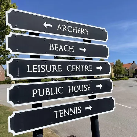 Feriehus Pearl & Spice Hideaways - 2 Two Bedroom Nearby - Part Of The The Bay Filey Village With Pool, Gym And Direct Access, Pub, Restaurant, Tennis And Meadows Walks *
