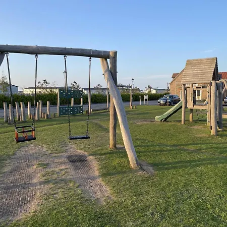 Pearl & Spice Hideaways - 2 Two Bedroom Nearby - Part Of The The Bay Filey Village With Pool, Gym And Direct Access, Pub, Restaurant, Tennis And Meadows Walks Feriehus Reighton