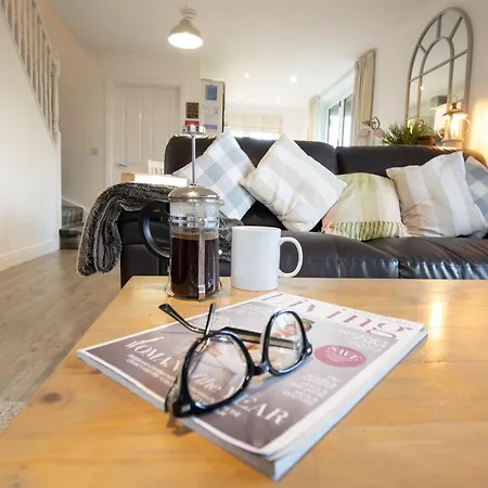 Pearl & Spice Hideaways - 2 Two Bedroom Nearby - Part Of The The Bay Filey Village With Pool, Gym And Direct Access, Pub, Restaurant, Tennis And Meadows Walks Feriehus *