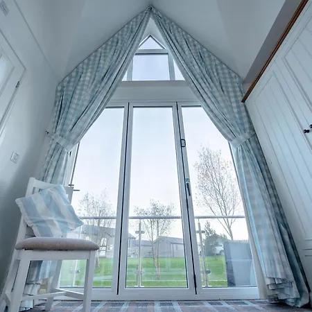 Feriehus Pearl & Spice Hideaways - 2 Two Bedroom Nearby - Part Of The The Bay Filey Village With Pool, Gym And Direct Access, Pub, Restaurant, Tennis And Meadows Walks